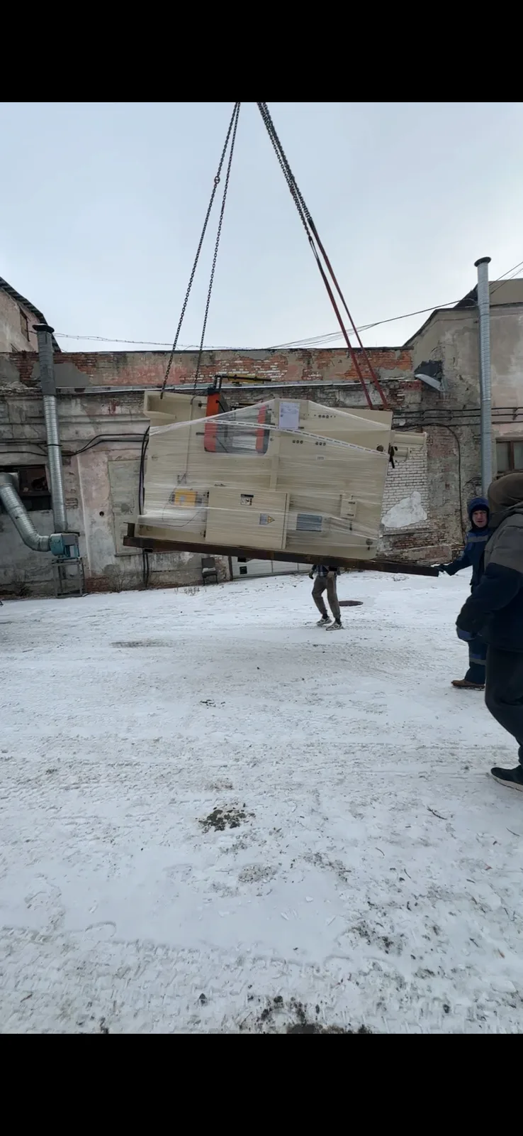 Разгрузка и перемещение вертикального пресса 9 тонн. — фотография 2