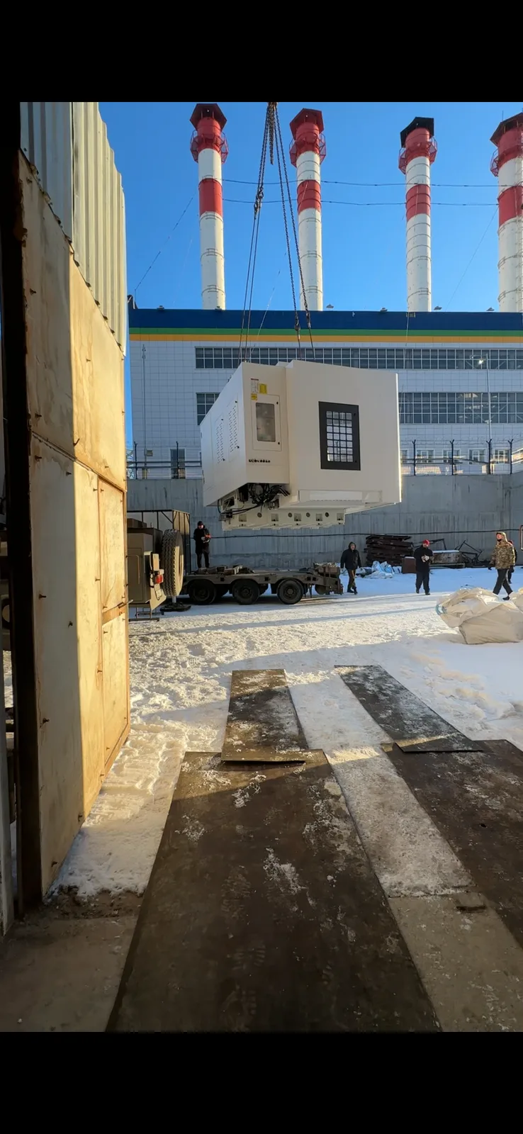 Разгрузка и такелаж станка весом 13 тонн.